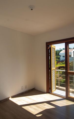Casa à venda com 180m², 3 quartos e 2 vagas Casa à venda com 180m², 3 quartos e 2 vagasSuíte