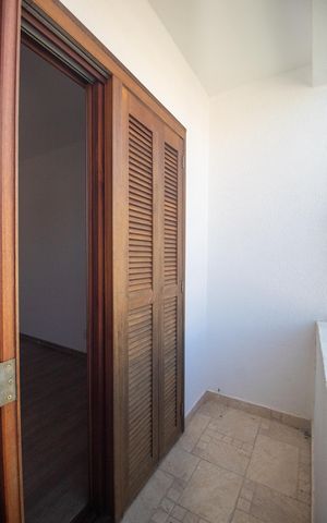 Casa à venda com 180m², 3 quartos e 2 vagas Casa à venda com 180m², 3 quartos e 2 vagasVaranda Quarto