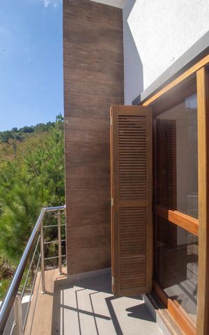 Casa à venda com 180m², 3 quartos e 2 vagas Casa à venda com 180m², 3 quartos e 2 vagasVaranda Suíte