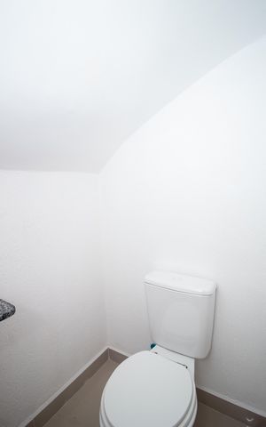 Casa à venda com 180m², 3 quartos e 2 vagas Casa à venda com 180m², 3 quartos e 2 vagasLavabo