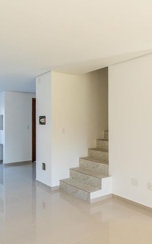 Casa à venda com 180m², 3 quartos e 2 vagas Casa à venda com 180m², 3 quartos e 2 vagasSala
