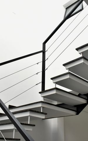 Casa à venda com 175m², 3 quartos e 2 vagas Casa à venda com 175m², 3 quartos e 2 vagasEscadas