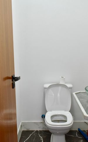 Casa à venda com 175m², 3 quartos e 2 vagas Casa à venda com 175m², 3 quartos e 2 vagasLavabo