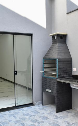 Casa à venda com 175m², 3 quartos e 2 vagas Casa à venda com 175m², 3 quartos e 2 vagasVaranda gourmet