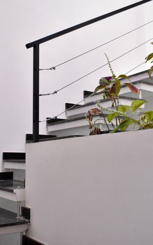 Casa à venda com 175m², 3 quartos e 2 vagas Casa à venda com 175m², 3 quartos e 2 vagasEscada (Jardim)