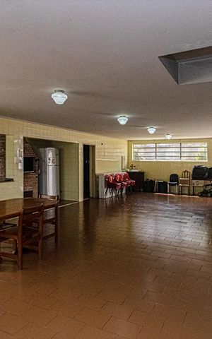 Casa à venda com 321m², 3 quartos e 6 vagas Casa à venda com 321m², 3 quartos e 6 vagasGaragem