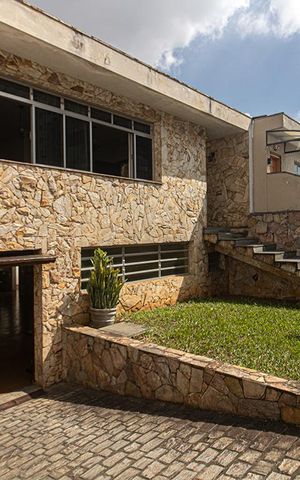 Casa à venda com 321m², 3 quartos e 6 vagas Casa à venda com 321m², 3 quartos e 6 vagasQuintal