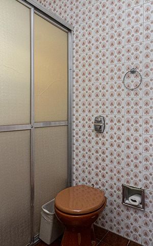 Casa à venda com 321m², 3 quartos e 6 vagas Casa à venda com 321m², 3 quartos e 6 vagasBanheiro da Suíte 2