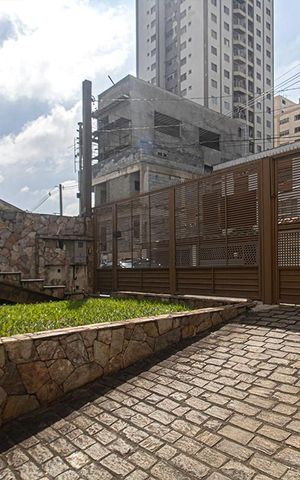 Casa à venda com 321m², 3 quartos e 6 vagas Casa à venda com 321m², 3 quartos e 6 vagasFachada