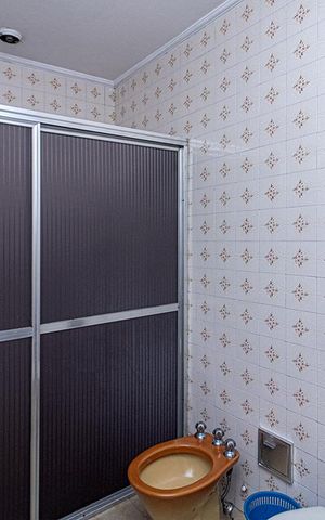 Casa à venda com 321m², 3 quartos e 6 vagas Casa à venda com 321m², 3 quartos e 6 vagasBanheiro da Suíte 1