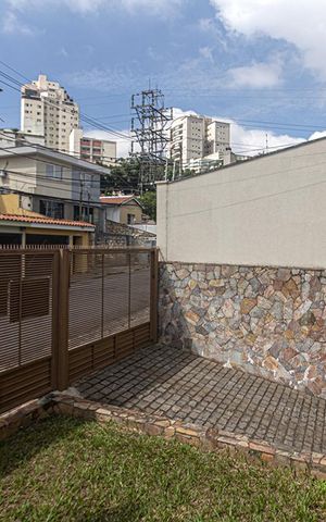 Casa à venda com 321m², 3 quartos e 6 vagas Casa à venda com 321m², 3 quartos e 6 vagasQuintal