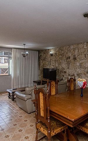 Casa à venda com 321m², 3 quartos e 6 vagas Casa à venda com 321m², 3 quartos e 6 vagasSala