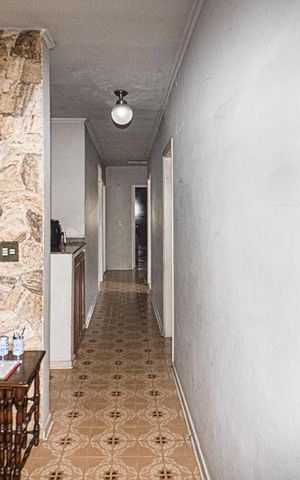 Casa à venda com 321m², 3 quartos e 6 vagas Casa à venda com 321m², 3 quartos e 6 vagasCorredor