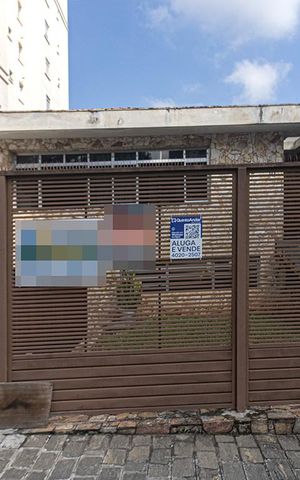Casa à venda com 321m², 3 quartos e 6 vagas Casa à venda com 321m², 3 quartos e 6 vagasFachada e Placa