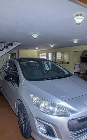 Casa à venda com 321m², 3 quartos e 6 vagas Casa à venda com 321m², 3 quartos e 6 vagasGaragem