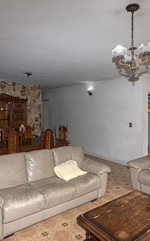 Casa à venda com 321m², 3 quartos e 6 vagas Casa à venda com 321m², 3 quartos e 6 vagasSala