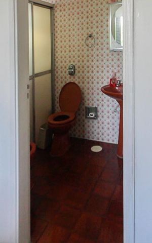 Casa à venda com 321m², 3 quartos e 6 vagas Casa à venda com 321m², 3 quartos e 6 vagasBanheiro da Suíte 2
