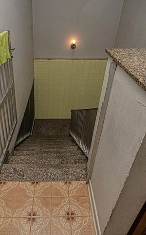 Casa à venda com 321m², 3 quartos e 6 vagas Casa à venda com 321m², 3 quartos e 6 vagasEscada Superior