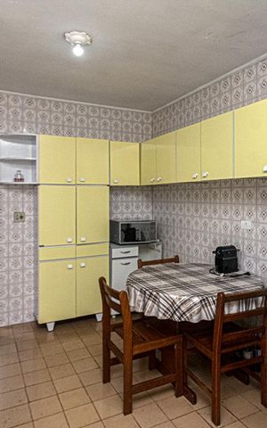 Casa à venda com 321m², 3 quartos e 6 vagas Casa à venda com 321m², 3 quartos e 6 vagasCozinha