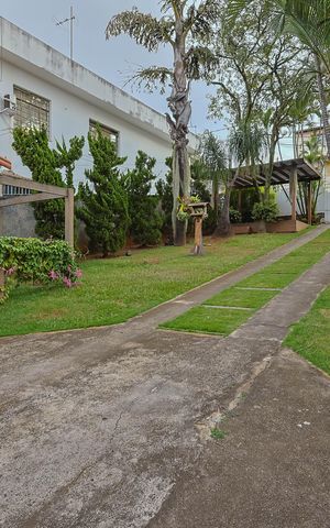 Casa à venda com 300m², 3 quartos e 4 vagas Casa à venda com 300m², 3 quartos e 4 vagasÁrea externa