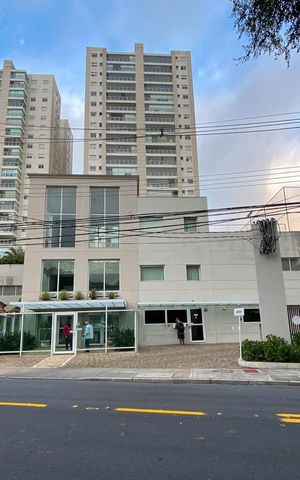 Apartamento à venda com 130m², 3 quartos e 2 vagasFachada e portaria