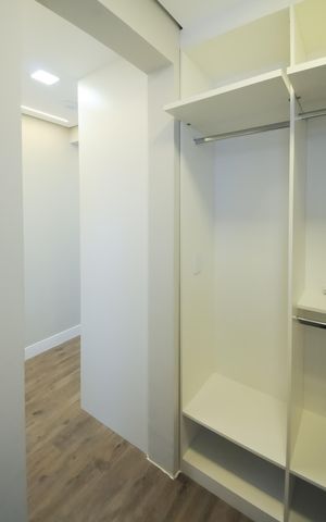 Apartamento à venda com 130m², 3 quartos e 2 vagasCloset  Suíte 2