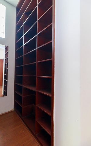 Casa à venda com 260m², 5 quartos e 6 vagas Casa à venda com 260m², 5 quartos e 6 vagasSuíte 1 - Closet