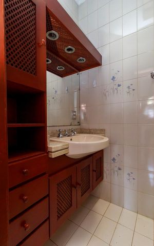 Casa à venda com 260m², 5 quartos e 6 vagas Casa à venda com 260m², 5 quartos e 6 vagasBanheiro