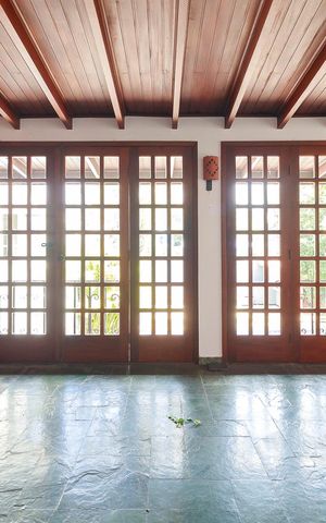 Casa à venda com 260m², 5 quartos e 6 vagas Casa à venda com 260m², 5 quartos e 6 vagasSala
