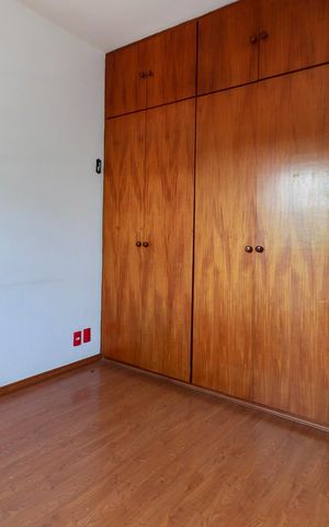 Casa à venda com 260m², 5 quartos e 6 vagas Casa à venda com 260m², 5 quartos e 6 vagasQuarto