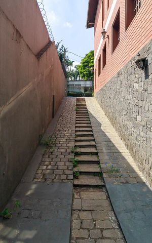 Casa à venda com 260m², 5 quartos e 6 vagas Casa à venda com 260m², 5 quartos e 6 vagasAcesso Garagem