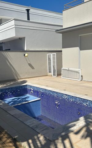 Casa de condomínio à venda com 252m², 4 quartos e 4 vagasPiscina