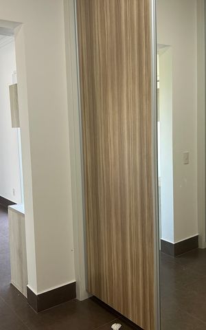 Casa de condomínio à venda com 252m², 4 quartos e 4 vagasCloset