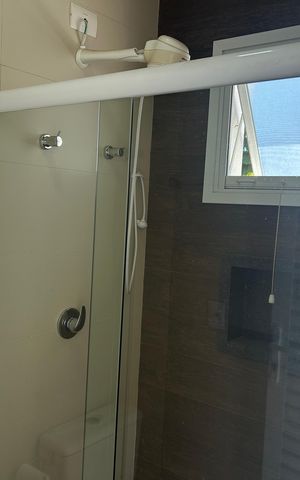 Casa de condomínio à venda com 252m², 4 quartos e 4 vagasLavabo