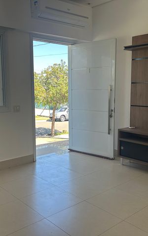 Casa de condomínio à venda com 252m², 4 quartos e 4 vagasSala