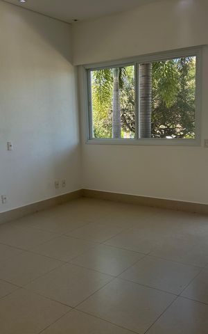 Casa de condomínio à venda com 252m², 4 quartos e 4 vagasSala