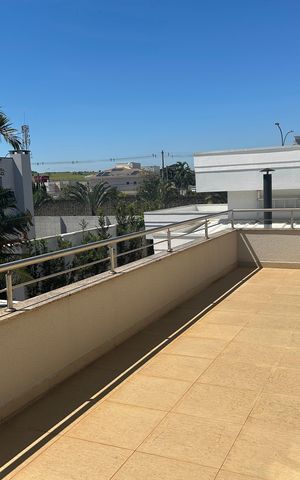 Casa de condomínio à venda com 252m², 4 quartos e 4 vagasVaranda 2
