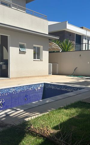 Casa de condomínio à venda com 252m², 4 quartos e 4 vagasPiscina