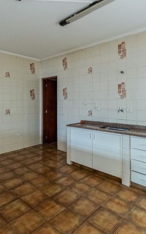 Casa para alugar com 360m², 5 quartos e 2 vagas Casa para alugar com 360m², 5 quartos e 2 vagasCozinha