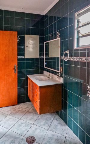 Casa para alugar com 360m², 5 quartos e 2 vagas Casa para alugar com 360m², 5 quartos e 2 vagasBanheiro
