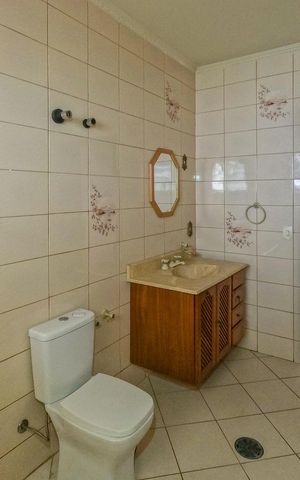Casa para alugar com 360m², 5 quartos e 2 vagas Casa para alugar com 360m², 5 quartos e 2 vagasBanheiro 2