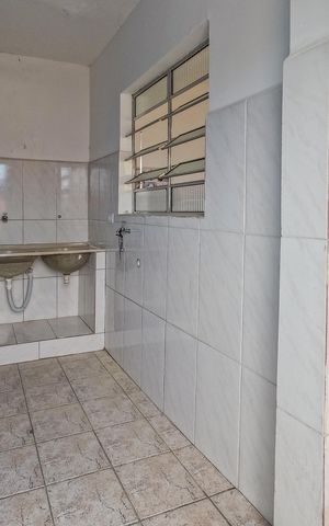 Casa para alugar com 360m², 5 quartos e 2 vagas Casa para alugar com 360m², 5 quartos e 2 vagasÁrea de Serviço 2