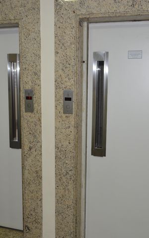 Apartamento à venda com 130m², 2 quartos e 1 vagaElevadores