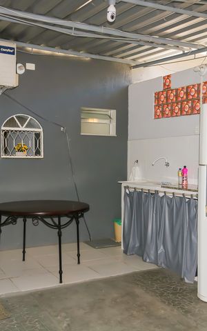 Casa à venda com 732m², 8 quartos e 8 vagasEscritório Externo