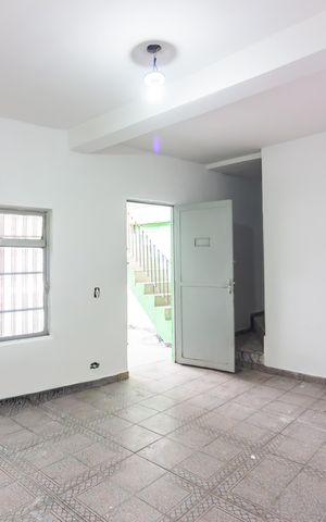 Casa à venda com 162m², 2 quartos e 2 vagas Casa à venda com 162m², 2 quartos e 2 vagasSala