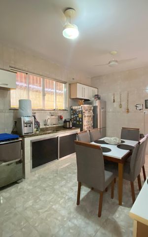 Casa à venda com 200m², 5 quartos e 4 vagas