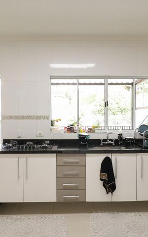 Casa à venda com 240m², 3 quartos e 4 vagas Casa à venda com 240m², 3 quartos e 4 vagasCozinha