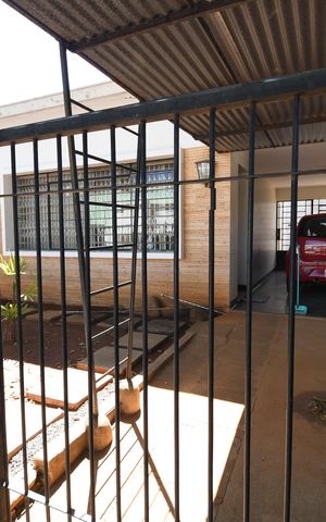 Casa à venda com 260m², 4 quartos e 4 vagasFachada