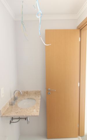 Apartamento à venda com 66m², 2 quartos e 1 vagaQuarto 2 - Banheiro