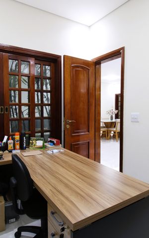 Casa à venda com 300m², 4 quartos e 6 vagasEscritório
